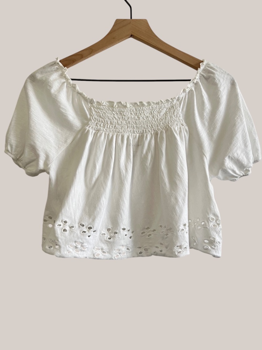American Eagle Women’s XS White Smocked Crop Top Eyelet Cottagecore Boho EUC - Picture 6 of 10